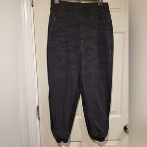 Athleta Brooklyn Lined Camo Jogger Black Size 4 - Cold Weather Travel